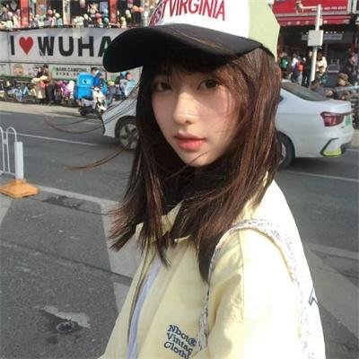 9顶假发的女孩
